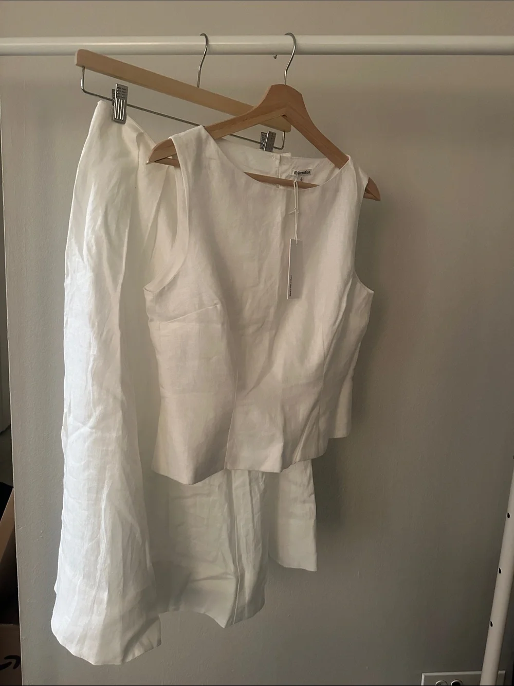 Reformation Moya Linen Two Piece Ivory - Size 8 - Picture 1 of 4